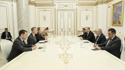 The Prime Minister receiveս the US Co-Chair of the OSCE Minsk Group Louis Bono