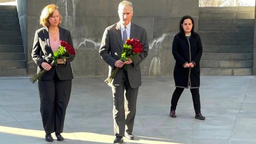 Louis Bono paid tribute to the victims of the Armenian Genocide at the Tsitsernakaberd Memorial Complex