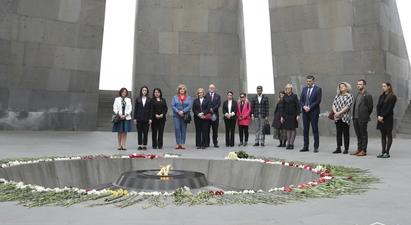 Պետք է ապրել խաղաղ եւ թույլ չտալ, որ կրկնվի այն, ինչ կատարվել է հայ ժողովրդի հետ. Լիտվայի Սեյմի պատվիրակության ղեկավար
