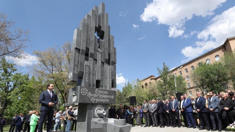 Ադրբեջանը դատապարտել է «Նեմեսիս» գործողության մասնակիցների արձանի բացումը Երևանում
 |azatutyun.am|