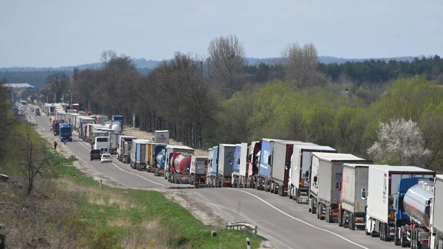 Լեհաստանը փակում է սահմանը Բելառուսի և Ռուսաստանի բեռնատարների համար
 |azatutyun.am|