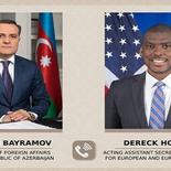 Ադրբեջանի արտգործնախարար Ջեյհուն Բայրամովի և ԱՄՆ պետքարտուղարի՝ Եվրոպայի և Եվրասիայի հարցերով օգնականի պաշտոնակատար Դերեկ Հոգանի միջև հեռախոսազրույց է տեղի ունեցել:
Մտքեր են փոխանակվել Ադրբեջանի և ԱՄՆ-ի միջև երկկողմ համագործակցության օրակարգի, ինչպես նաև Ադրբեջանի և Հայաստանի միջև հարաբերությունների կարգավորման գործընթացին առնչվող հարցերի վերաբերյալ:Բայրամովը ներկայացրել է իր երկրի դիրքորոշումը Հայաստանի հետ վերջին մեկ ամսվա ընթացքում տեղի ունեցած բանակցությունների և օրակարգում առկա բաց հարցերի լուծման հեռանկարների վերաբերյալ: |1lurer.am|