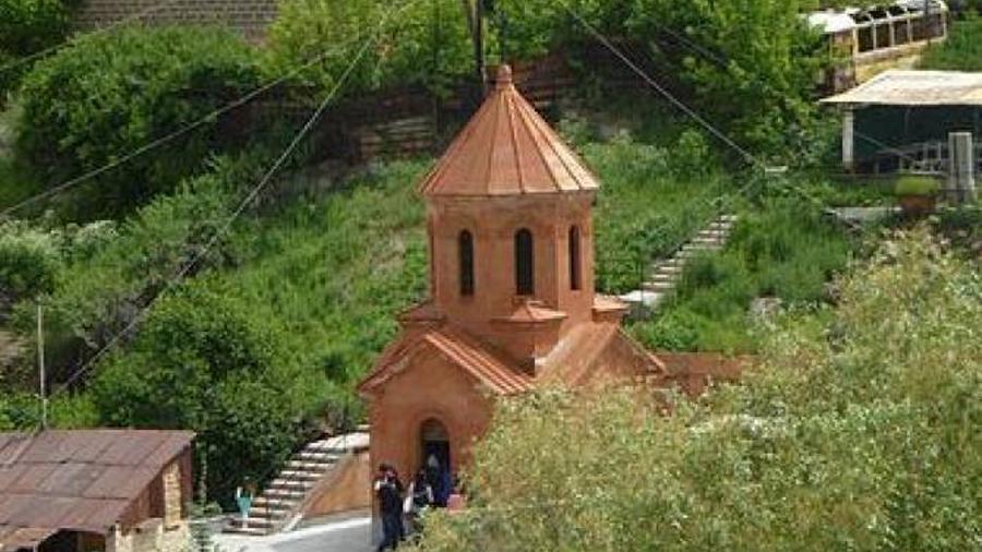 Շիրակում վայրկյանների տարբերությամբ հրդեհվել են մատուռն ու Սուրբ Մինաս եկեղեցին |armenpress.am|