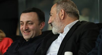 Հայաստանի և Վրաստանի վարչապետները մարզադաշտից հետևում են ֆուտբոլի երիտասարդական առաջնության եզրափակիչ խաղին