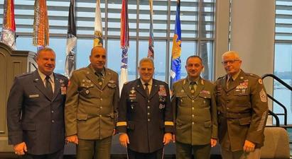 ԶՈՒ ԳՇ պետ Ասրյանը կարճատև առանձնազրույց է ունեցել ԱՄՆ ԶՈՒ միավորված շտաբների պետերի նախագահի հետ

