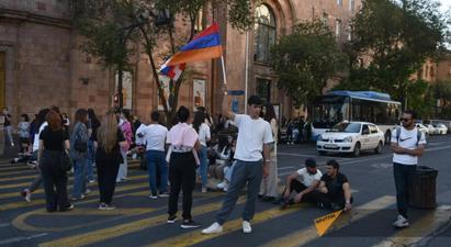Ոստիկանությունը Երևանում բերման է ենթարկել փողոցներ փակած 46 անձի
 |armeniasputnik.am|