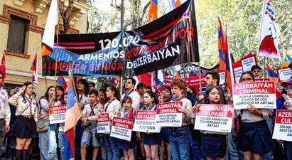 Սա ցեղասպանություն է. Արգենտինայի հայ համայնքը Ադրբեջանի դեսպանության դիմաց ակցիայով դատապարտել է ԼՂ-ում էթնիկ զտումները |armenpress.am|