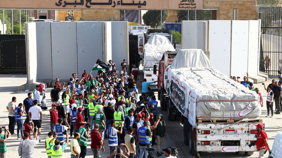 Մարդասիրական օգնություն տեղափոխող 12 բեռնատարներ Գազա են մտել

 |factor.am|