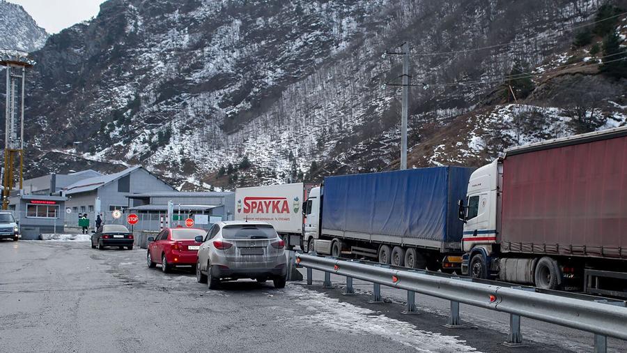 Վերին Լարս տանող ճանապարհը երկկողմանի փակ է բեռնատարների համար |armeniasputnik.am|
