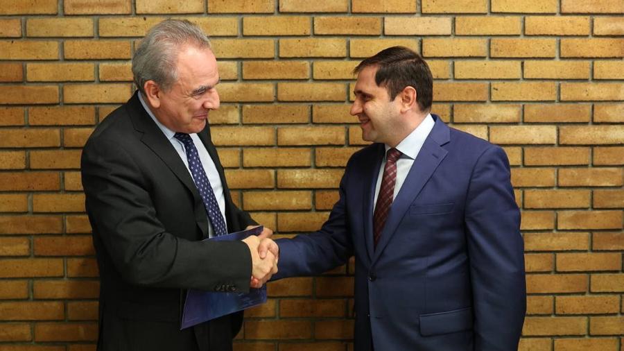 Սուրեն Պապիկյանը Հունաստանի վարչապետի խորհրդականի հետ քննարկել է համագործակցությանն ու տարածաշրջանային անվտանգությանը առնչվող հարցեր