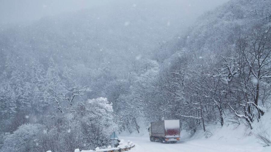 Ձյուն ու բուք․ եղանակային պայմանները ՀՀ ավտոճանապարհներին ու Վերին Լարսում
