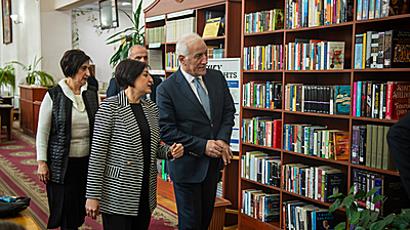 Նախագահն այցելել է Ազգային գրադարան, ծանոթացել գրքերի պահպանման պայմաններին ու առկա խնդիրների