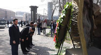 Ալեն Սիմոնյանը և «Քաղաքացիական պայմանագիր» խմբակցության պատգամավորները հարգանքի տուրք են մատուցել մարտի 1-ի զոհերի հիշատակին
