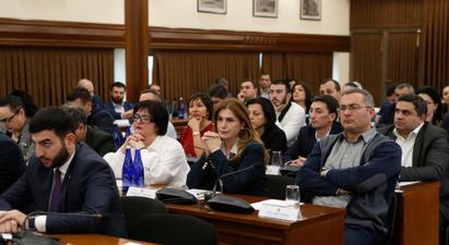 «Մայր Հայաստան» և «Ազգային առաջընթաց» խմբակցություններն առաջարկեցին օրակարգից հանել տրանսպորտի թանկացման հարցը
 |hetq.am|