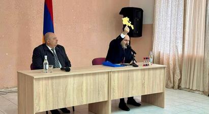 Հայաստանի այն ուրվագիծը, որ ցույց եմ տվել ասուլիսին, ցույց եմ տվել նաև այստեղ. Փաշինյանը՝ Տավուշի հանդիպման մասին |azatutyun.am|