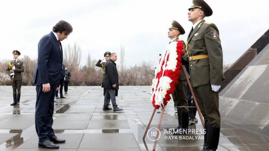Վրաստանի վարչապետը հարգանքի տուրք է մատուցել Հայոց ցեղասպանության զոհերի հիշատակին
 |armenpress.am|