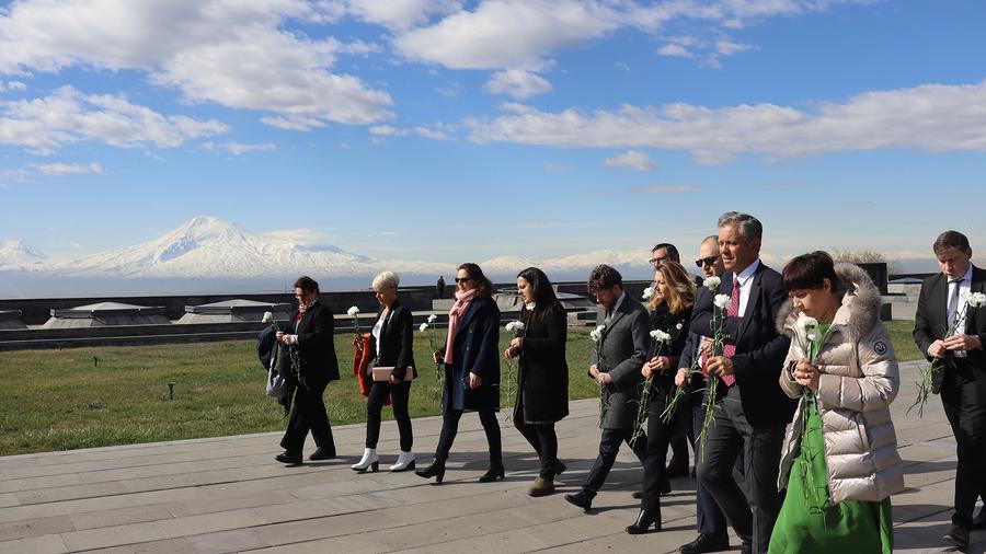 Ֆրանսիայի ԱԺ Ֆրանսիա-Հայաստան բարեկամական խումբն այցելել է Հայոց ցեղասպանության հուշահամալիր