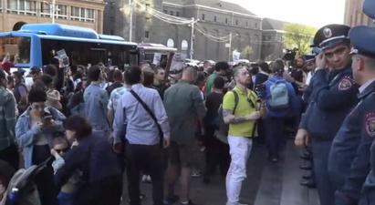Քաղաքապետարանի մոտ բողոքի ակցիա է՝ ընդդեմ Երևանում մասսայական ծառահատումների
 |arm.sputniknews.ru|