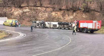 Իջևան-Երևան ավտոճանապարհին 20 տոննա հեղուկ գազ տեղափոխող բեռնատարը կողաշրջվել է. վարորդը մահացել է
