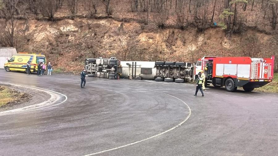 Իջևան-Երևան ավտոճանապարհին 20 տոննա հեղուկ գազ տեղափոխող բեռնատարը կողաշրջվել է. վարորդը մահացել է

