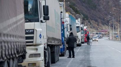 Ավելի քան 300 մեծ բեռնատարներ են կուտակվել Ռուսաստանից դեպի Վրաստան ճանապարհին
 |armenpress.am|