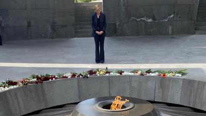 Մենք սգում ենք նրանց համար, ովքեր սպանվեցին Հայոց ցեղասպանության ժամանակ․ Սամանթա Փաուեր
 |tert.am|