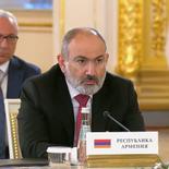 Ռուսաստանի Դաշնության մայրաքաղաք Մոսկվայում մայիսի 8-ին մեկնարկել է Եվրասիական տնտեսական միության հոբելյանական գագաթնաժողովը՝ անդամ երկրների ղեկավարների մասնակցությամբ: Հանդիսավոր նիստը բացել է ՌԴ նախագահ Վլադիմիր Պուտինը: Ողջունելով ներկաներին՝ ՌԴ նախագահը նշել է, որ Ռուսաստանը բարձր է գնահատում ԵԱՏՄ անդամ երկրների հետ փոխշահավետ գործակցությունն ու կապերը և ձգտում հետագայում եւս պահպանել դրանք։
ՀՀ վարչապետ Նիկոլ Փաշինյանն իր հերթին ողջունել է ներկաներին եւ շնորհակալություն հայտնել ռուսական կողմին ջերմ ընդունելության եւ միջոցառումը բարձր մակարդակով կազմակերպելու համար։ Վարչապետն առաջարկել է անմիջապես սկսել օրակարգում ընդգրկված հարցերի քննարկումը: |armenpress.am|