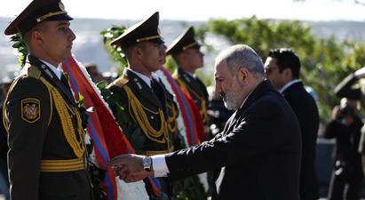 Հայաստանի բարձրագույն ղեկավարությունը հարգանքի տուրք մատուցեց ֆաշիզմի դեմ պայքարում ու ՀՀ պետականության համար կյանքը տված նահատակների հիշատակին
