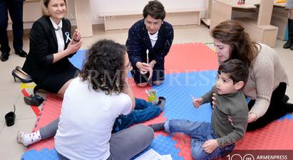 ՀՀ նախագահի տիկինը խնդիրներ է տեսնում հաշմանդամություն ունեցող երեխաների տեղաշարժն ապահովելու հետ կապված |armenpress.am|