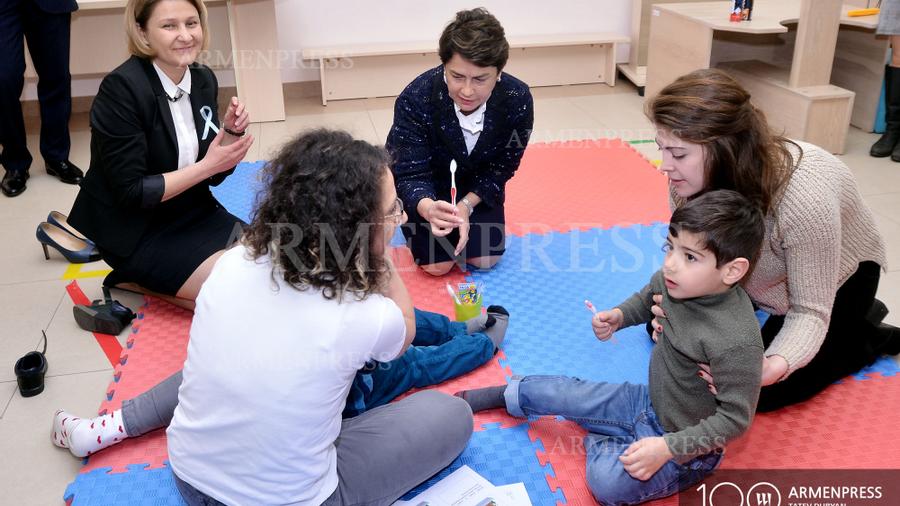 ՀՀ նախագահի տիկինը խնդիրներ է տեսնում հաշմանդամություն ունեցող երեխաների տեղաշարժն ապահովելու հետ կապված |armenpress.am|