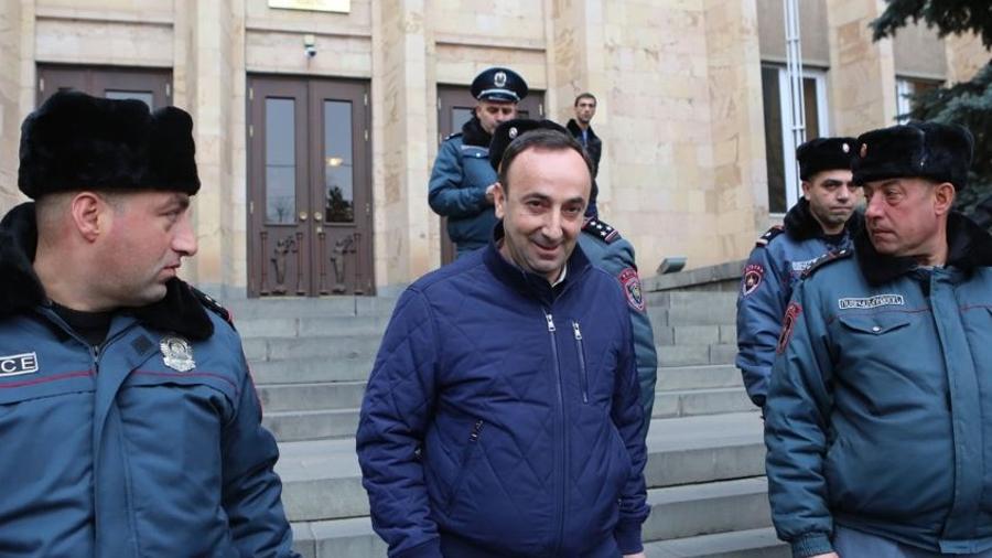 Թովմասյանի փաստաբանը կվիճարկի ՍԴ նախագահին մեղադրյալ ներգրավելու՝ դատախազության որոշումը  |azatutyun.am|