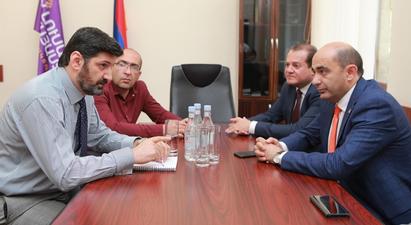«Լուսավոր Հայաստան» խմբակցության անդամները հանդիպել են ՍԴ դատավորի թեկնածու Վահե Գրիգորյանի հետ
