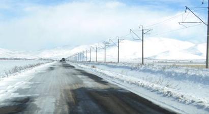 ՀՀ տարածքում ավտոճանապարհները հիմնականում անցանելի են. վարորդներին խորհուրդ է տրվում երթևեկել բացառապես ձմեռային անվադողերով