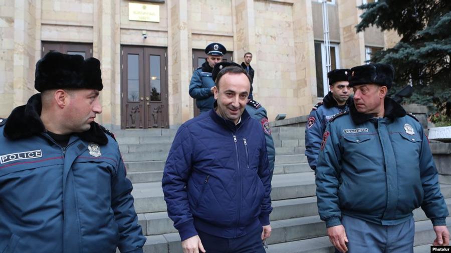 Թովմասյանի փաստաբանը կվիճարկի ՍԴ նախագահին մեղադրյալ ներգրավելու՝ դատախազության որոշումը |azatutyun.am|