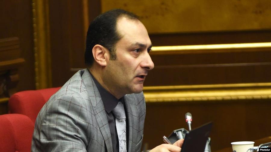 Արտակ Զեյնալյանը չի շտապում գնահատականներ տալ վարչապետի՝ դատարանների մուտքերը փակելու կոչին |armenpress.am|