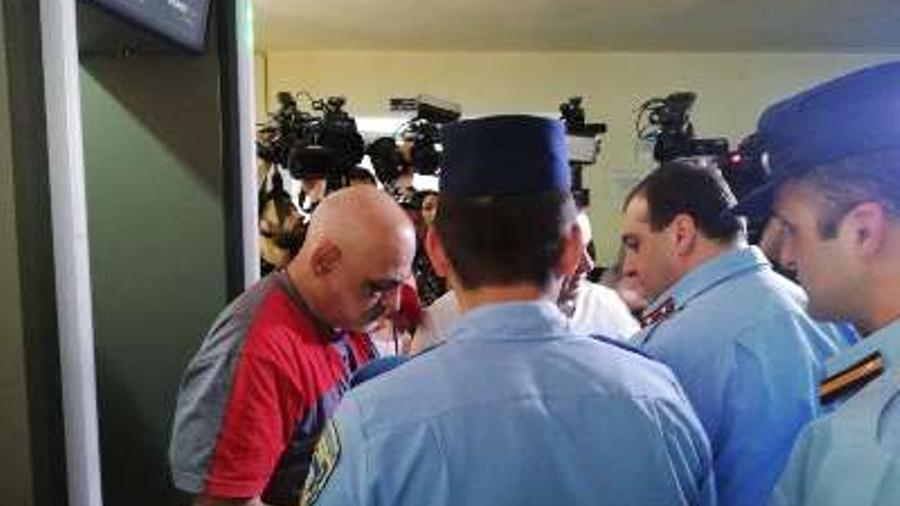 Վարդգես Գասպարիին թույլ տվեցին մտնել դատարան եւ հետեւել Քոչարյանի գործով նիստին |news.am|