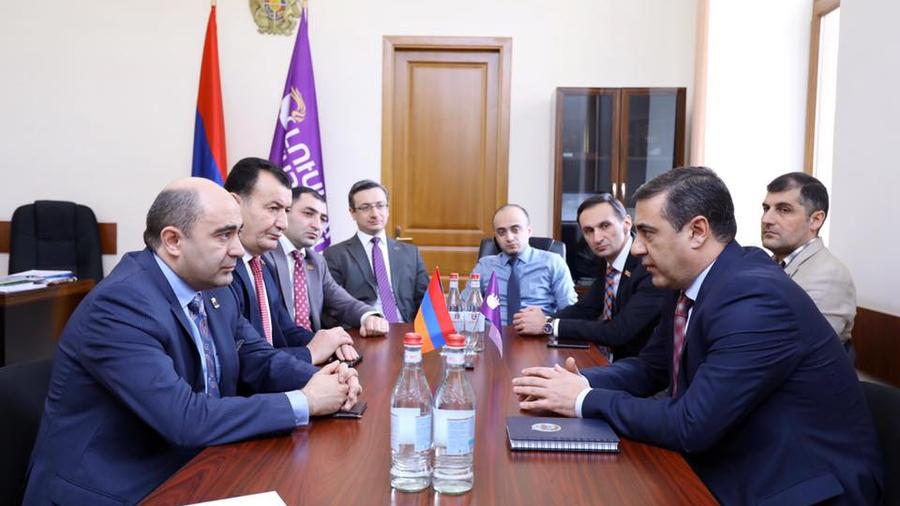 «Լուսավոր Հայաստան» կուսակցության պատգամավորները հանդիպել են ԱԱԾ տնօրենի պարտականությունների ժամանակավոր կատարող Էդուարդ Մարտիրոսյանի հետ