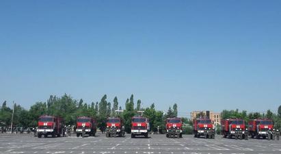ԶՈՒ տեխնիկական բազան համալրվեց 16 հրշեջ մեքենաների առաջին խմբաքանակով |armenpress.am|