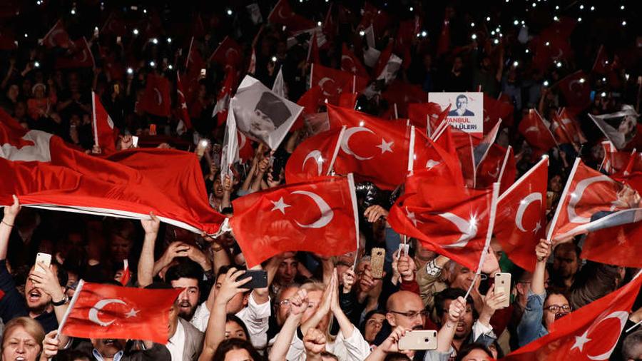 Թուրքիայում աննախադեպ ակցիաներ են՝ ի աջակցություն Ստամբուլի քաղաքապետի ընդդիմադիր թեկնածուի