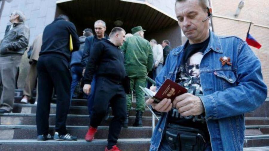 Ուկրաինայի կառավարությունն անվավեր է ճանաչել Դոնբասում տրված ռուսական անձնագրերը, սպառնացել այն ստացողներին զրկել թոշակներից ու նպաստներից |tert.am|