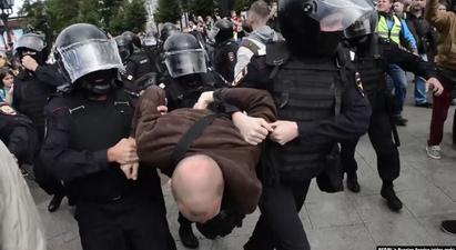 Մոսկվայում օգոստոսի 3-ին ոստիկաններն ավելի քան 800 մարդ են բերման ենթարկել |azatutyun.am|