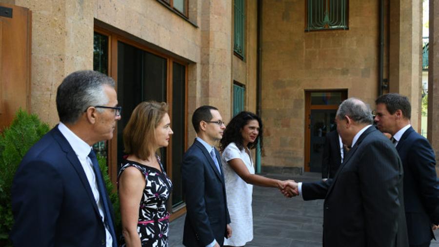 Արմեն Սարգսյանը Ֆրանսիայի Ազգային տոնի առթիվ այցելել է Հայաստանում Ֆրանսիայի դեսպանություն