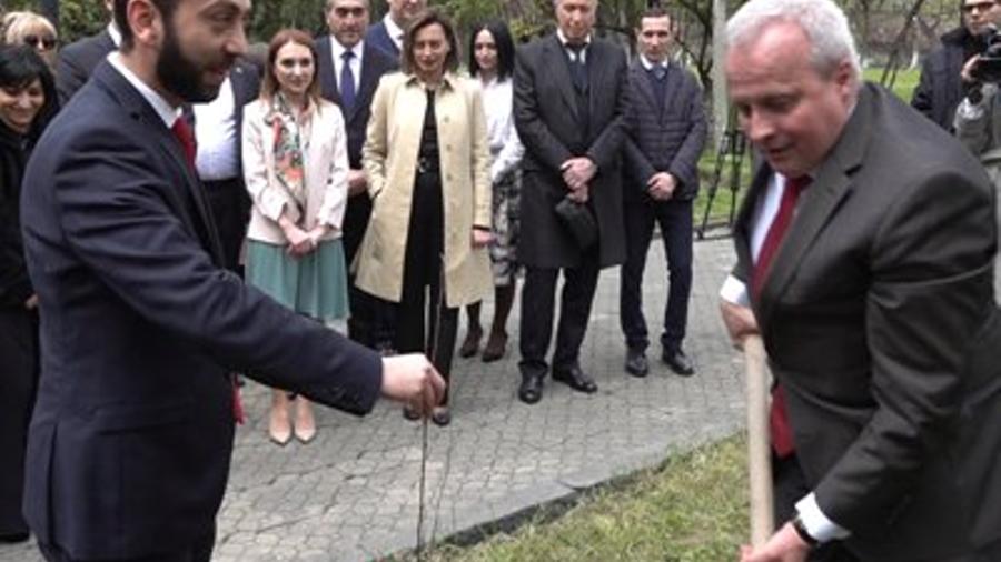 ԱԺ այգում բացվեց հայ-ռուսական բարեկամության ծառուղի |news.am|