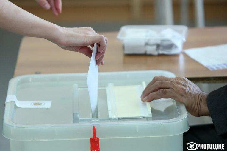 Ժամը 20։00–ի դրությամբ Կապանում ընտրությանը մասնակցել է ընտրողների 63.48%–ը, Իջևանում` 37.43%-ը, Ստեփանավանում` 38.30%–ը |tert.am|